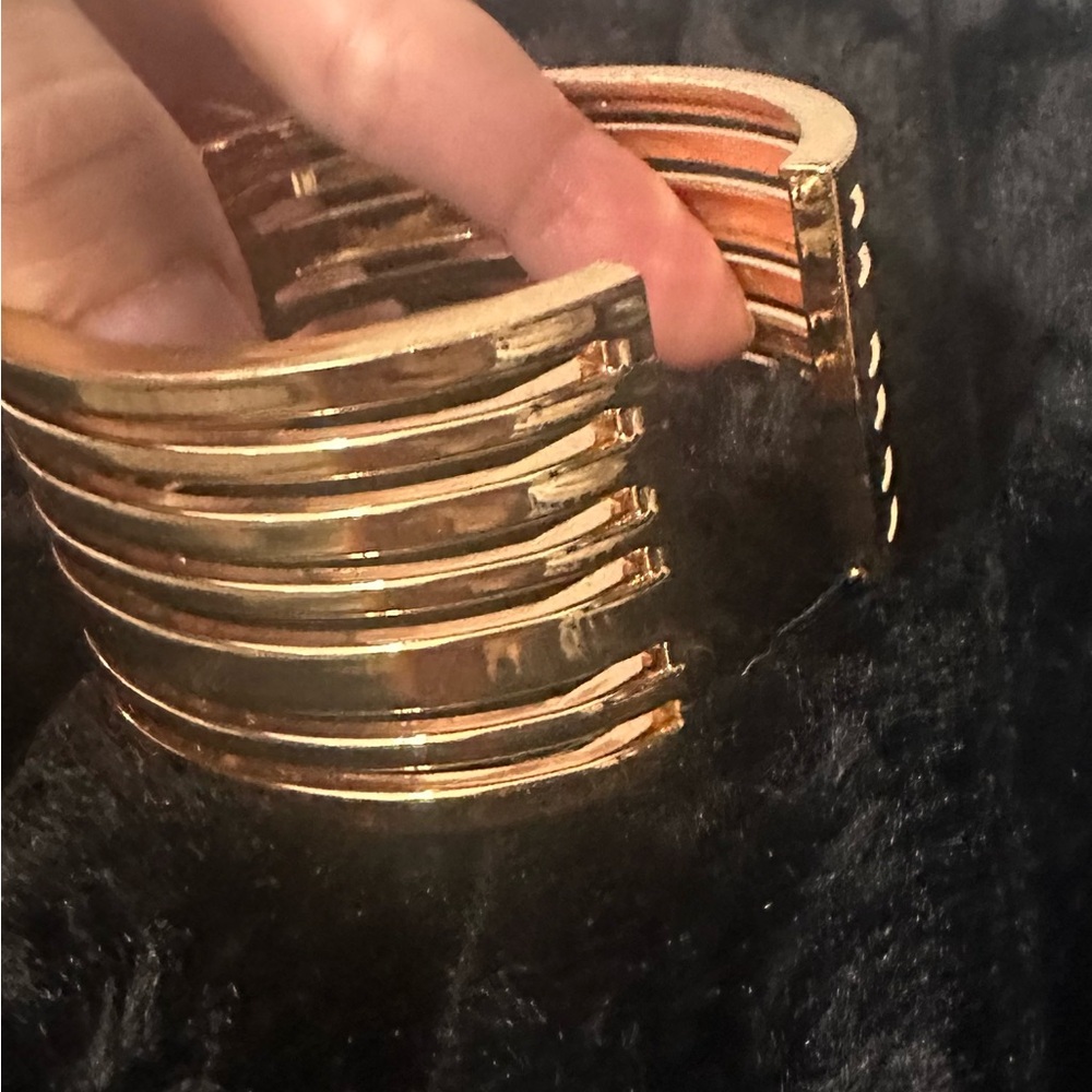 Express Gold Cuff Bracelet - Picture 3 of 8
